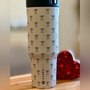 HydroJug STELLA 32oz Sport Bottle – SOLD OUT LIMITED EDITION